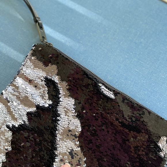 Black and silver Gap evening bag with zipper and hand strap - Picture 4 of 6